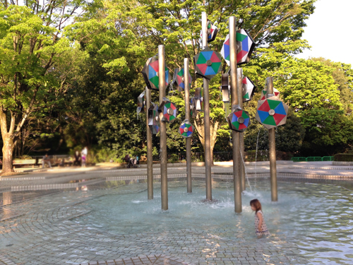 国営昭和記念公園　水遊び広場　レインボープール